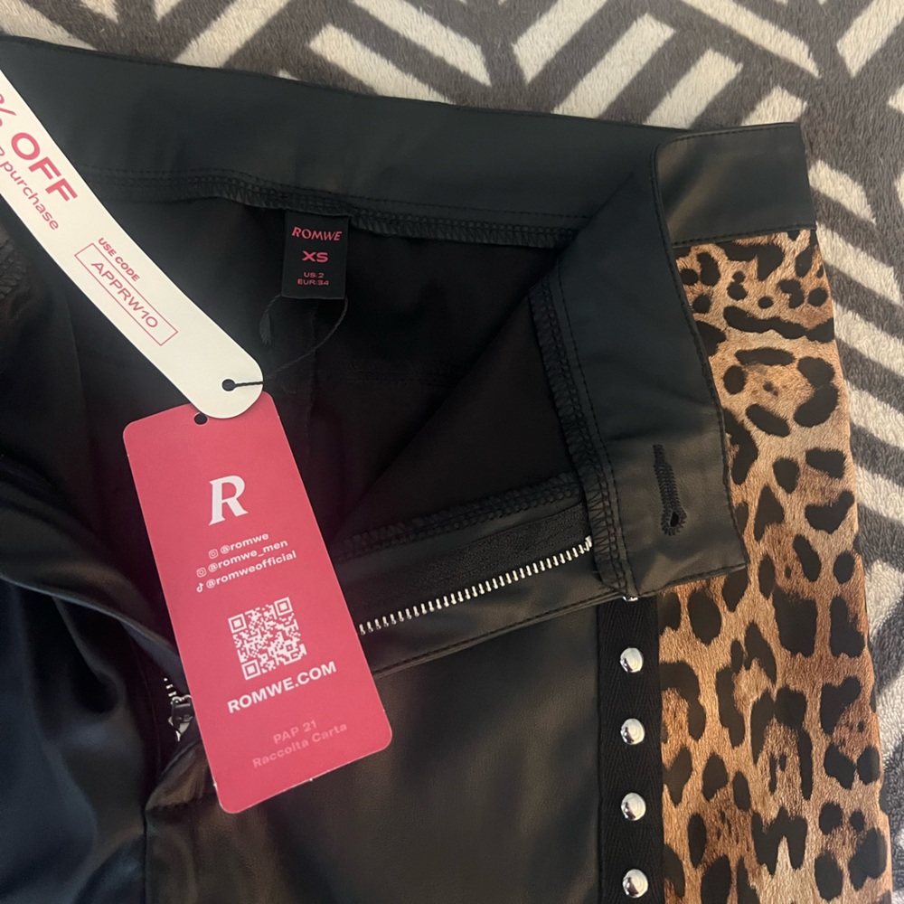 Romwe Black and Leopard Print Pants